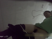 潜入某高速公路服务区加油站女厕偷拍几个旅途下车休息的妹子嘘嘘