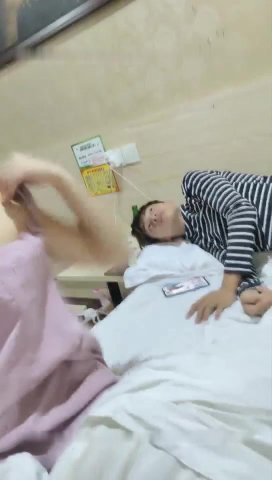 群男女干小萌妹激情啪啪秀 多人群p 玩的很嗨 十分淫荡