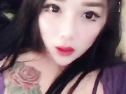 清秀的邻家表姐TS雨诺喂直男吃鸡巴，鸡巴还流出一丝丝液体，吃完招呼直男舔屁眼 好劲道的味！