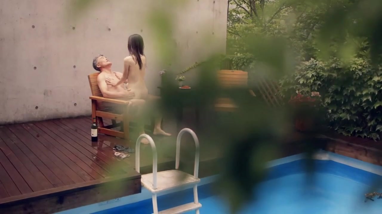 年近70老爷爷把校花级的漂亮孙女操的淫叫不止