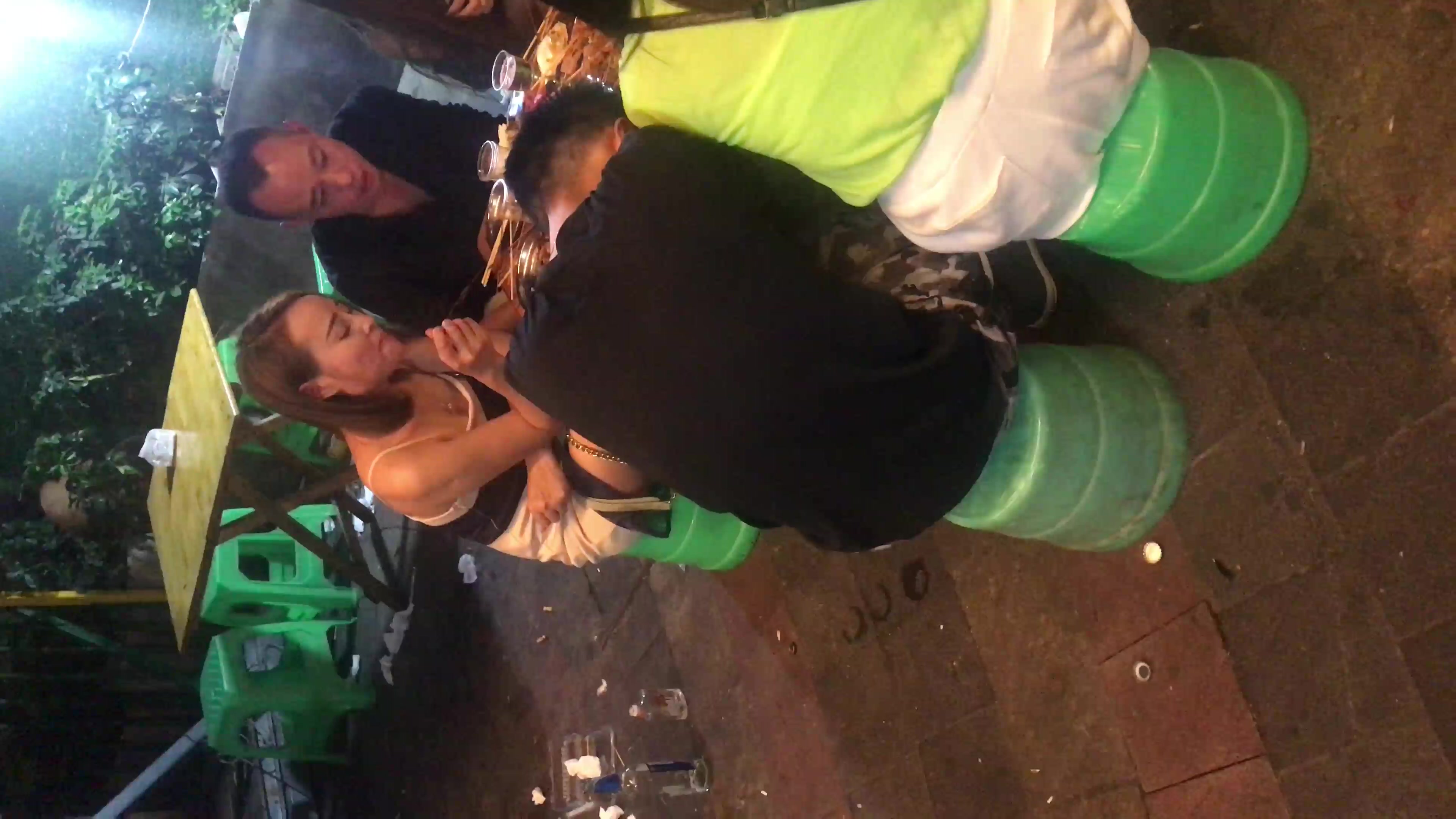 最新流出国内厕拍大神潜入商场 网吧 KTV等多个地点女厕近距离偷拍4K高清无水印原版