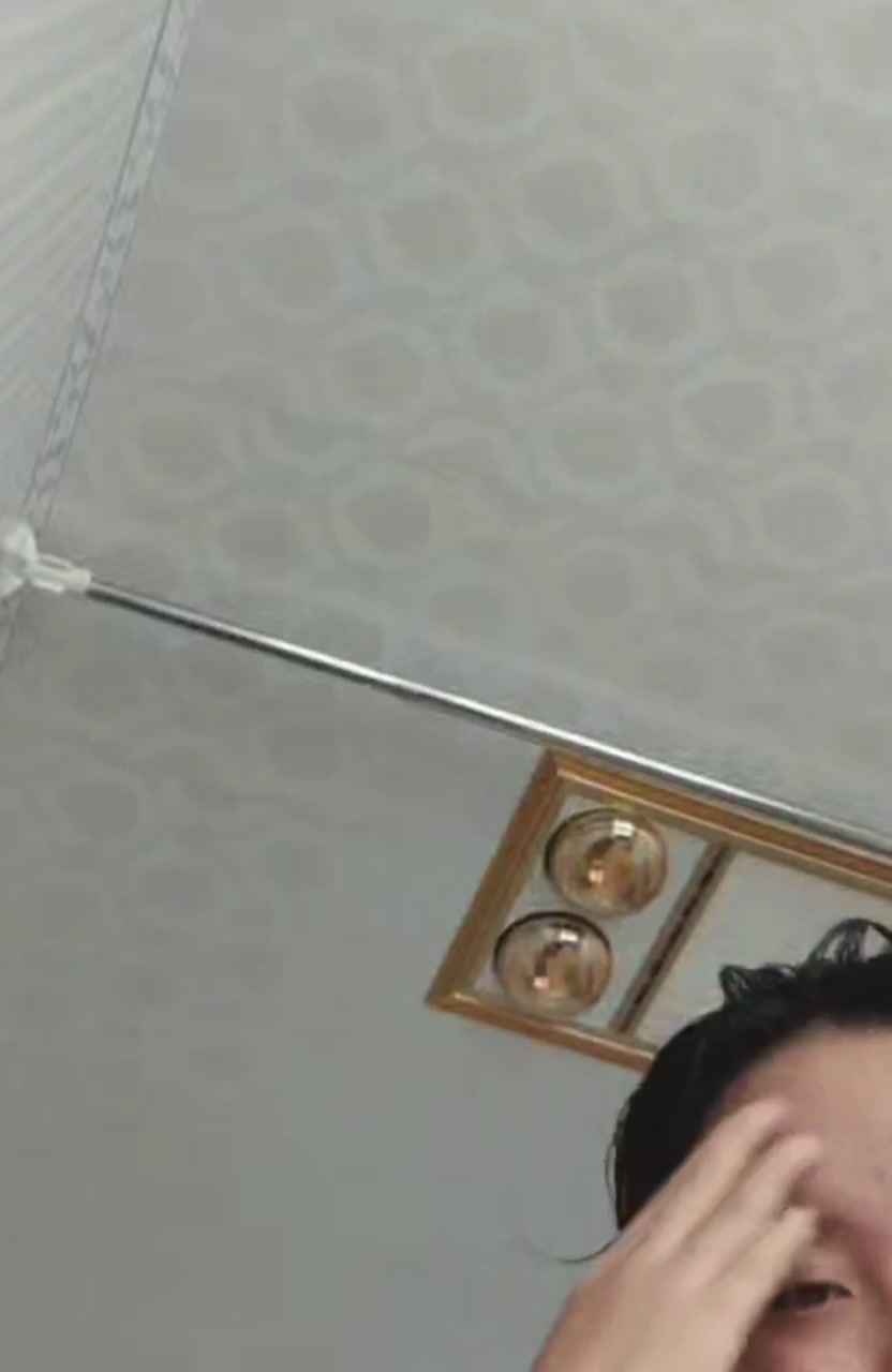 高中女友洗澡自拍