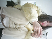 漂亮的妹子 白色内裤上有黄色分泌物