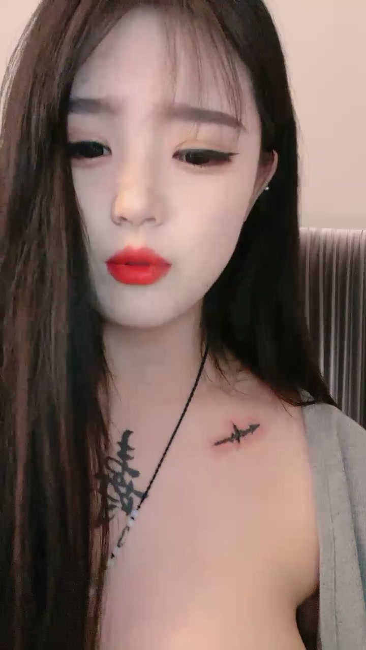 可爱露脸诱惑舞蹈听狼友指挥展示性感骚穴