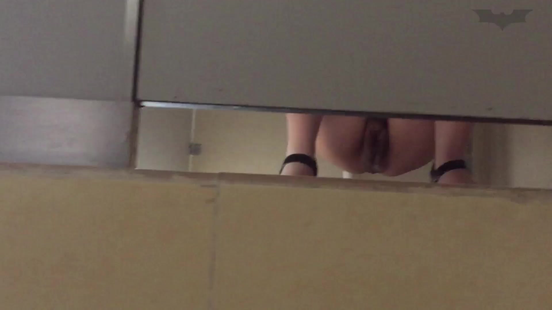 國內廁拍牛人潛入科技園寫字樓公共女廁偷拍N個白領小姐姐尿尿 形態各異樣式看得讓人欲火焚身 1080P高清原版