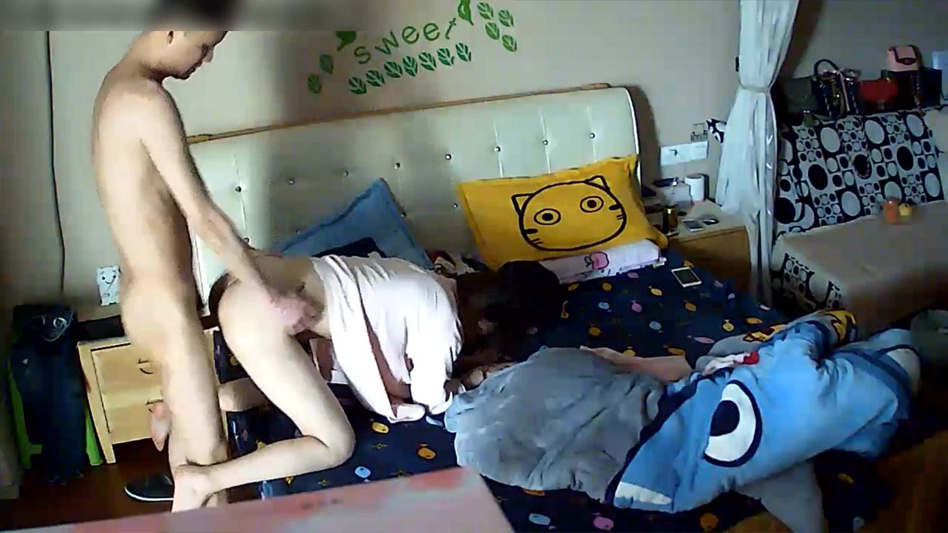 居家攝像頭黑客破解拍攝到的女神級性感氣質妹子與下班回家的男友啪啪過性生活 撕開褲子直插花心爽得欲仙欲死 1080P高清原版