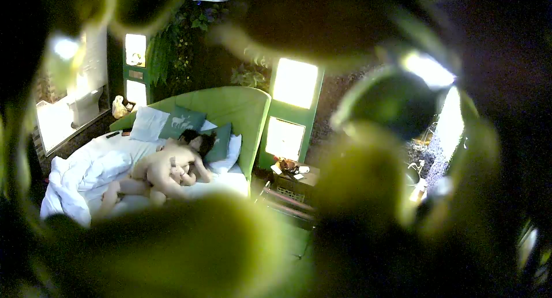 情趣酒店拍攝到的年輕大學生情侶周末開房愛愛 歇歇停停連續幹了3炮最後直接累趴下了 露臉高清