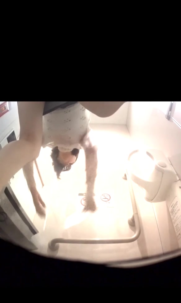 最新流出某百貨商場公共蹲廁雙視角偸拍各式高顏值氣質妹子如廁噓噓 形態各異姿勢看得讓人欲火焚身 露臉高清