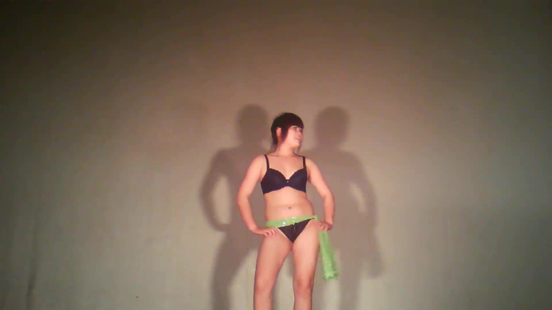 縣城鄉村劇場拍攝裸體艷舞表演 穿著情趣露乳露逼裝逼逼吸煙 搔首弄姿挑逗 場面淫蕩刺激 1080P高清原版