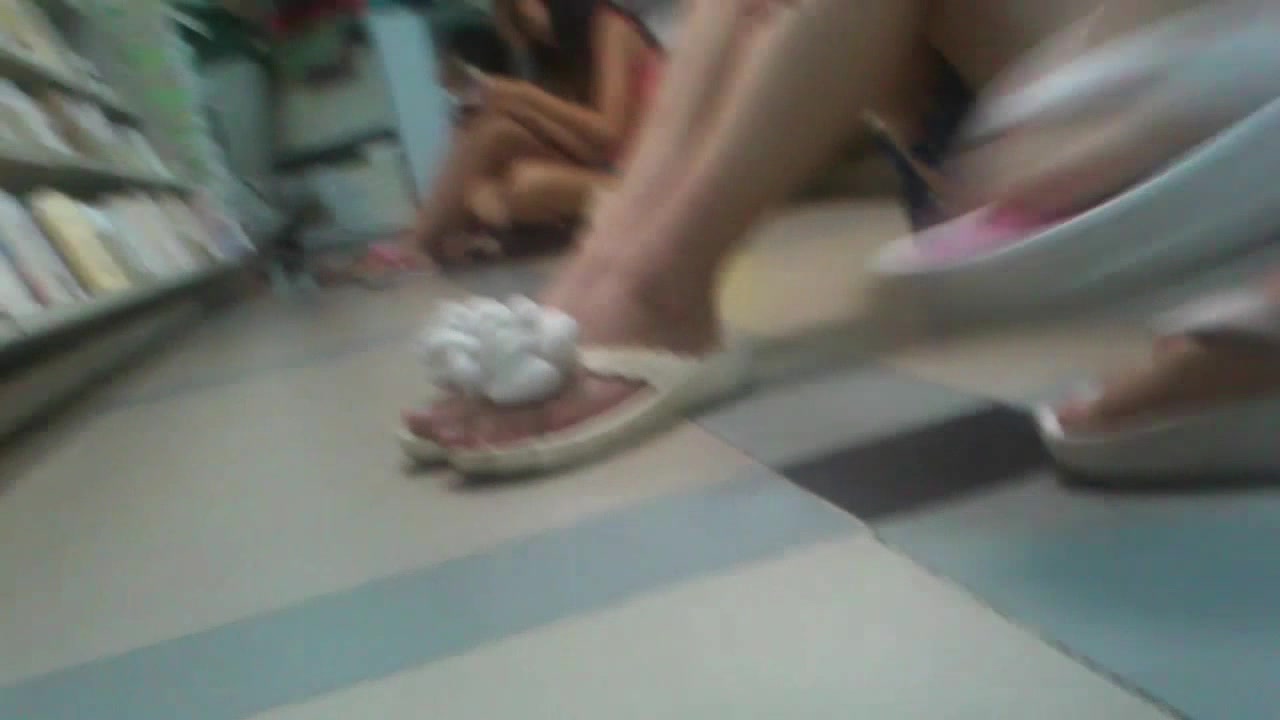 图书馆偷拍少女 白色内裤太诱