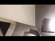 偷拍一男一女在试衣间。。。