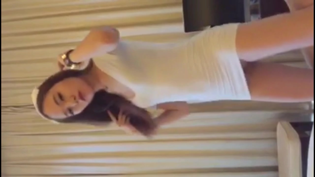 漂亮模特花1万穿制服为我服务，技术很牛B!