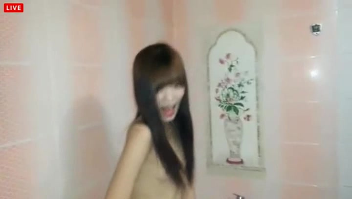 两个学生说先洗澡在做吧老板，你先等会我们两个洗澡