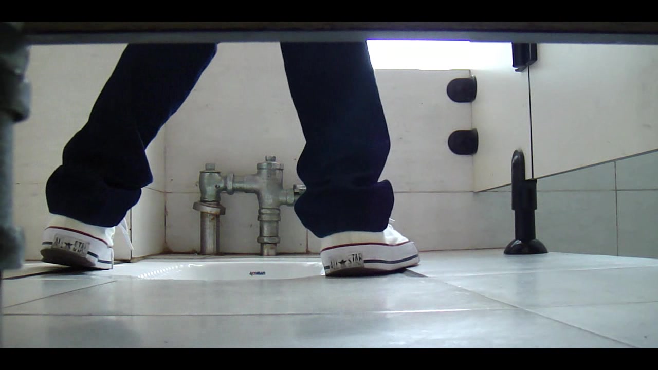 看厕所偷拍美女  佳我用沪茗