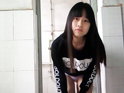 17岁少女脱衣展示