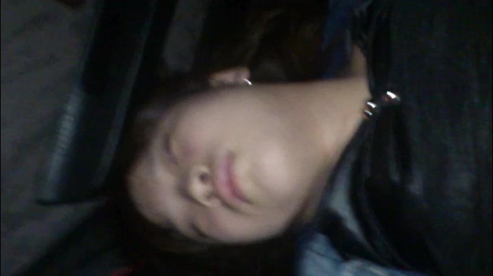 灌醉小骚货小鸡巴插嫩穴