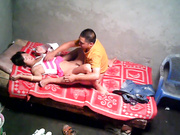 棚户区站街女暗拍两个锤子吻得很是让人羡慕女老乡背后中枪