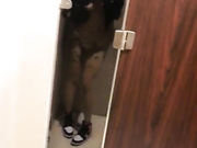 少女卫生间露出自拍收费视频，开裆肉丝玩假屌自慰无毛逼4