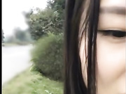 饥渴美女主播路边现场直播，狼友刷礼物让她露点给路过的司机