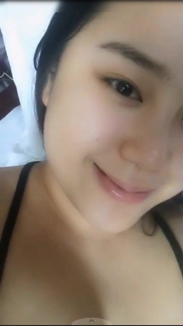 巨乳系酷似杨紫的美眉和狼友唠嗑问她外阴颜色怎么那么黑原来是喜欢穿紧身裤惹的祸