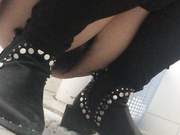 高校侧拍女生，有露脸换卫生巾